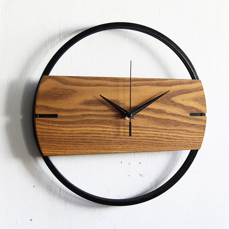 Quartz wall clock with smooth natural wood finish